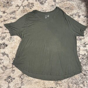 Terra & Sky Olive V-Neck Short Sleeve Tee